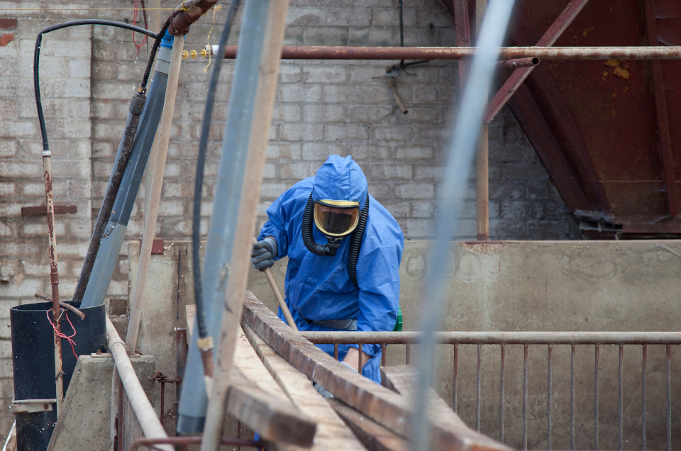 Can a Homeowner Remove Asbestos?