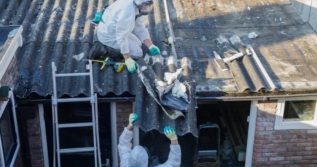 Can Builders Legally Remove Asbestos?